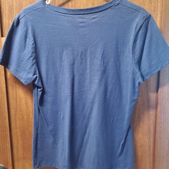 NWOT Navy Women's Dallas Cowboys V-Neck T-shirt in Medium - Picture 4 of 4